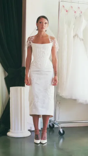 Mid-Calf Wasp Skirt with Carnation Embroidery