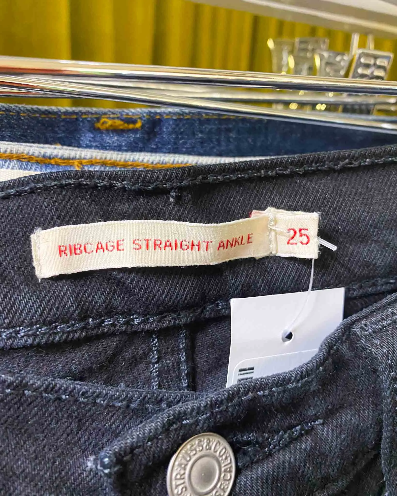 Size 25 | Levi's Ribcage Ankle Jeans