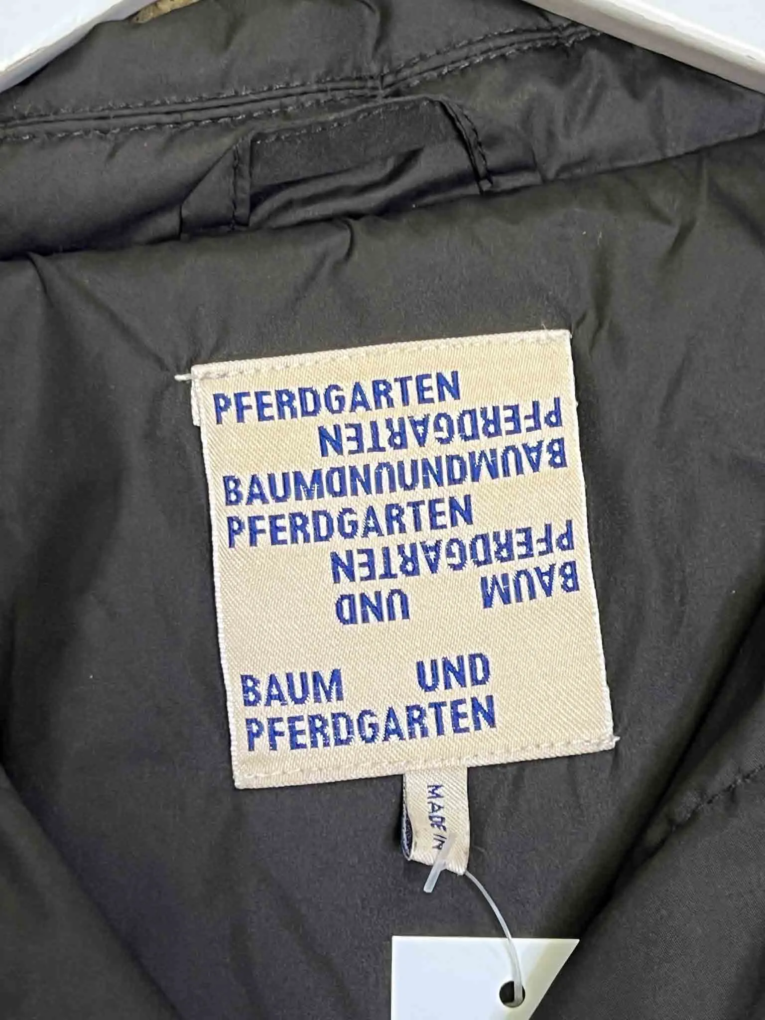 Size L | Baum und Pferdgarten Nylon Jacket