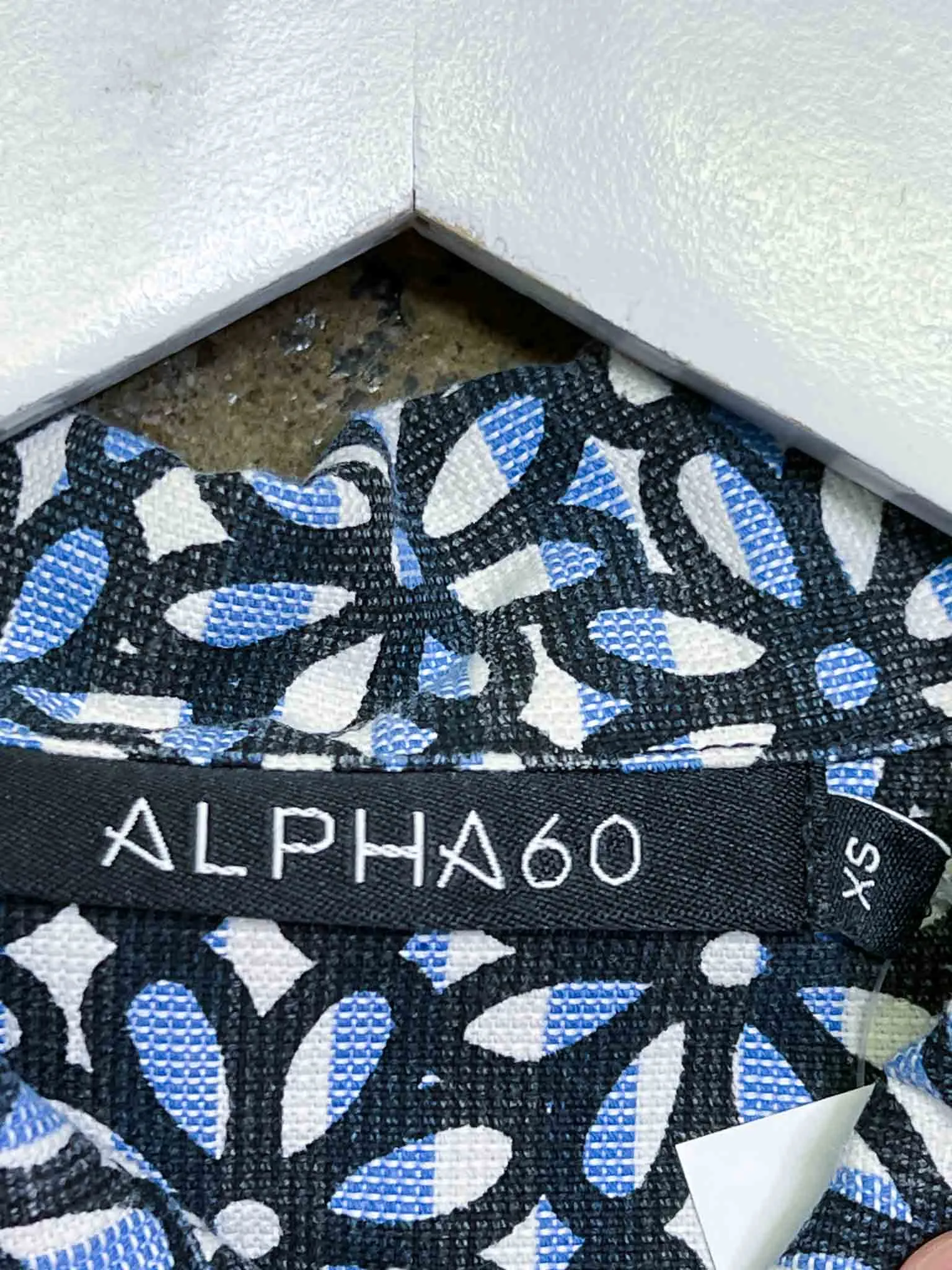 Size XS | Alpha60 Cropped Floral Shirt